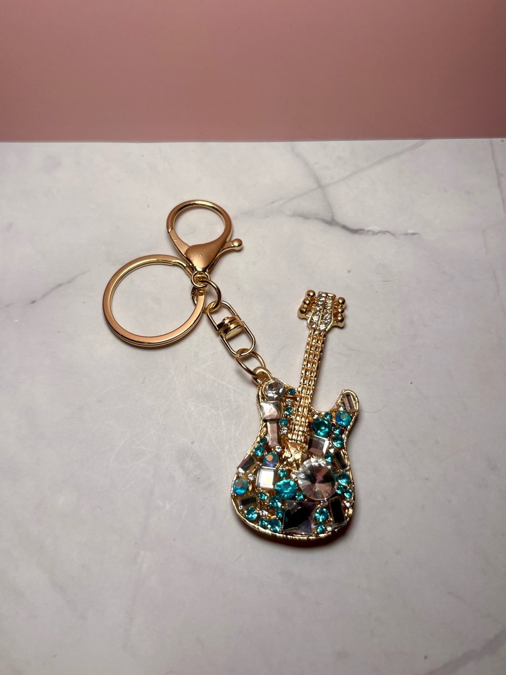 🎸 Sparkly Teal Gold-tone Guitar Bag Charn Keychain